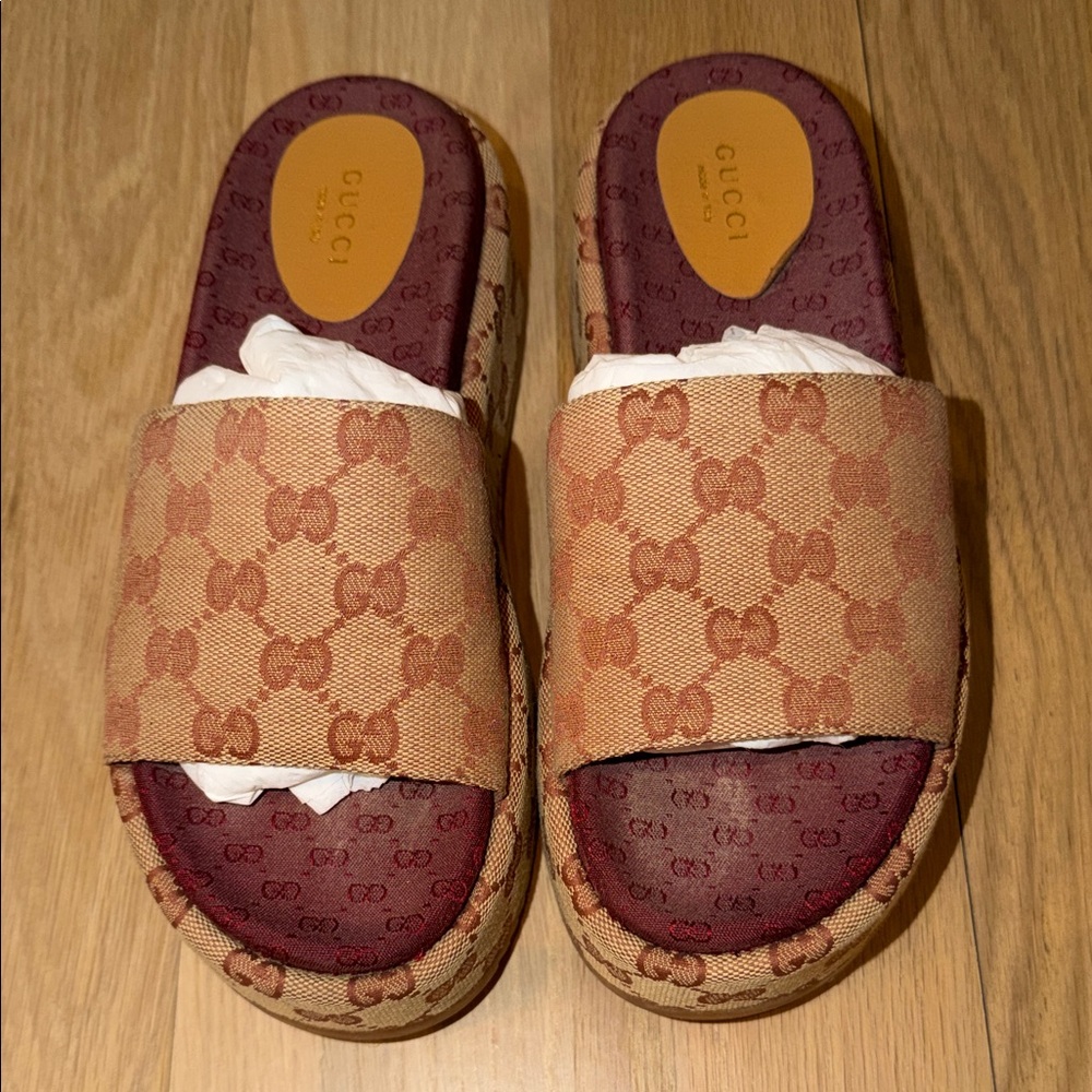 Gucci Beige Monogram Canvas Espadrilles with Burgundy Footbed